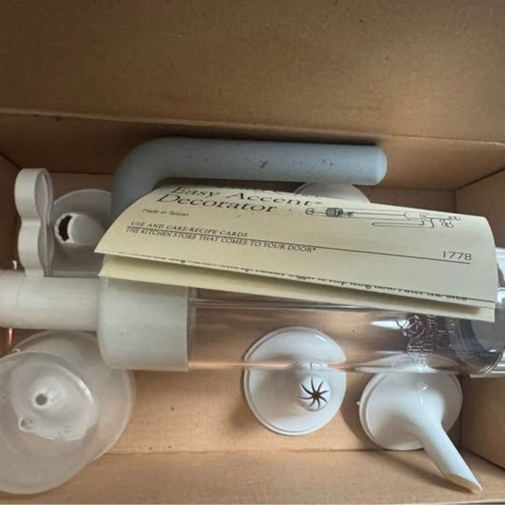 Pampered Chef New in Box Easy Accent Decorator